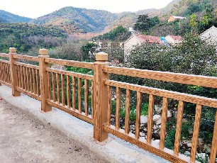 山東濟南歷城區(qū)葫蘆峪護欄木紋漆施工